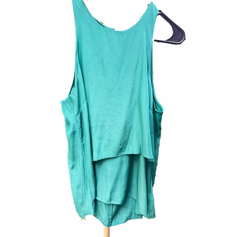 Elizabeth and James Medium Green Tiered Sleeveless Top